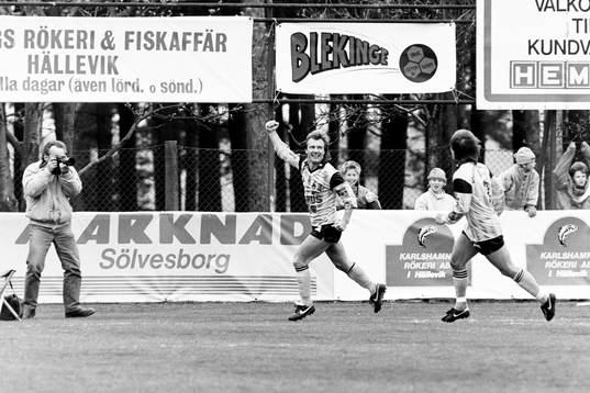  Flemming Pehrson, Mjällby jublar efter sitt mål.