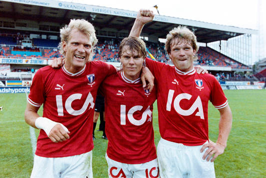 Malmös målskyttar Håkan Lindman, Joakim Nilsson och Leif Engqvist jublar efter segern.