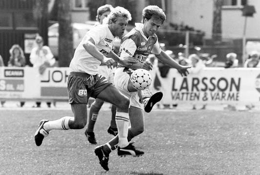  Kurt Jörgensen, Karlskrona med bollen. 