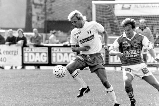  Kurt Jörgensen, Karlskrona med bollen. 