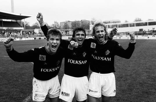  Målskyttarna Bo Andersson, Vadim Jevtushenko och Niclas Kindvall, AIK jublar efter matchen.