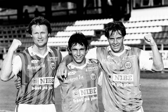  Markaryds målskyttar efter matchen. Fr. v Olle Sjödahl, Mikael Broman och Niklas Anderek.
