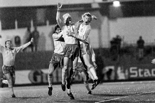  Christer Furst, Sverige jublar efter 1-0.