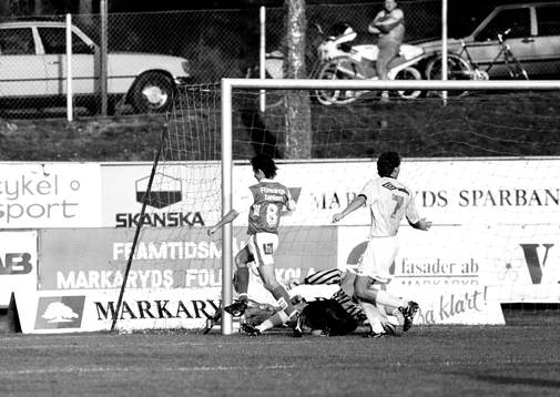  Mikael Broman gör 1-0 till Markaryd.