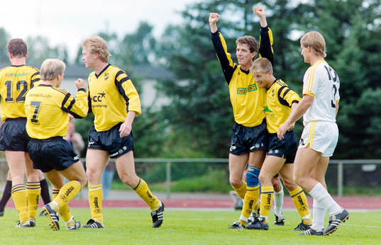  Stefan Wedman, Hässleholm jublar efter mål.
