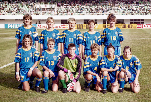 Sveriges startelva bakre fr.v. Pia Sundhage, Camilla