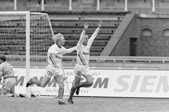 Mats Lilienberg och Mikael Rasmusson, Trelleborg jublar efter mål.
