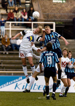  Ulrik Jansson, Öster och Thomas Lundmark, Djurgården i en nickduell.
