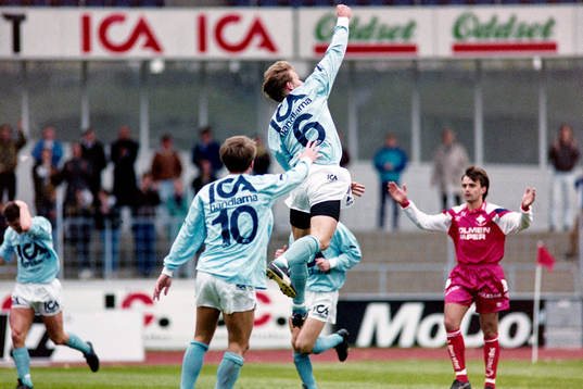  Niclas Nylén, Malmö, jublar efter gjort mål.