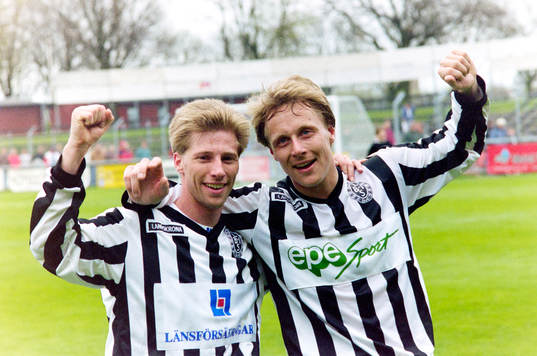  Thomas Gustavsson och Mats Andersson, Landskrona jublade efter matchen.