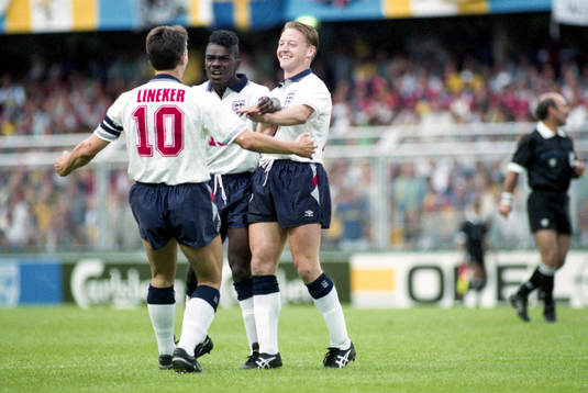 Gary Lineker, England jublar efter ledningsmålet.