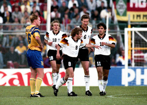  Thomas Hässler, Guido Buchwald, Karlheinz Riedle, Tyskland jublar.