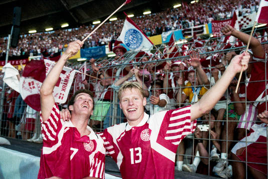  John Faxe Jensen och Henrik Larsen, Danmark jublar efter segern i finalen.