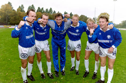  Trelleborgs målskyttar jublar efter matchen. Fr. v Mikael Rasmusson, Lars Blixt, Peter Hillgren, Fredrik Sandell, Mats Lilienberg och Leif Engqvist.