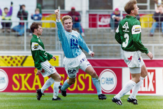  Fredrik Dahlström, Malmö jublar efter ett av sina mål.