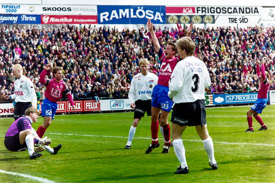  Mikael Ragvald, Helsingborg jublar efter mål.