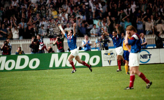  Eric Cantona och Frankrike jublar.