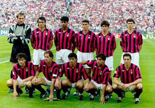  Milans startelva med spelare som Paolo Maldini, Alessandro Costacurta, Franco Baresi, Frank Rijkaard och Marco Van Basten.