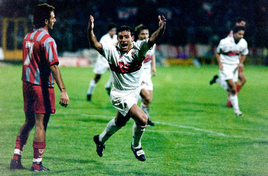  Marco Simone, MIlan jublar efter sitt mål.