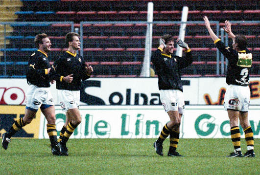  Dick Lidman och Krister Nordin, AIK jublar efter mål.