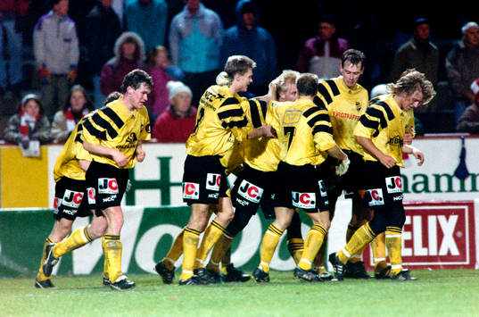  Jubel i Hässleholm efter att Percy Olsson kvitterat till 1-1.