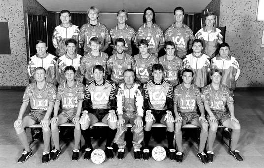  Bakre raden fr. v Mats Svensson, målvaktstränare, Ulrik Jansson, Patrik Sundström, Martin Pringle, Mikael Ragvald och Ingemar Nilsson, lagledare. Mellersta raden fr. v Kaj Kjellberg, B-tränare, Mattias Eriksson, Urban Stoltz, Jonas Dahlgren, Ola Nilsson, Magnus Arvidsson, Valerij Ivanov och Sverker Eliasson. Främre raden fr. v Anders Jönsson, Jonas Dahlgren, Sven Andersson, målvakt, Bo Nilsson, tränare, Roger Persson, målvakt, Per-Ola Ljung och Jesper Ljung.