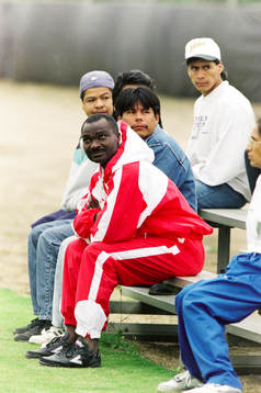  Roger Milla på en träning.