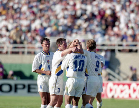  Joachim Björklund, Patrik Andersson, Martin Dahlin och Jonas Thern, Sverige jublar.