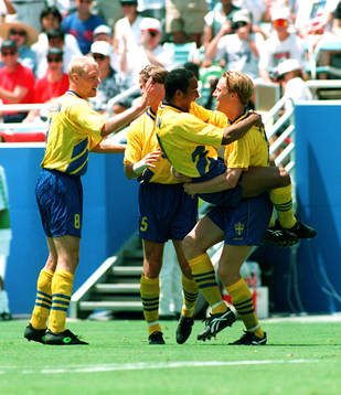  Klas Ingesson, Roger Ljung (skymd), Martin Dahlin och Kennet Andersson, Sverige