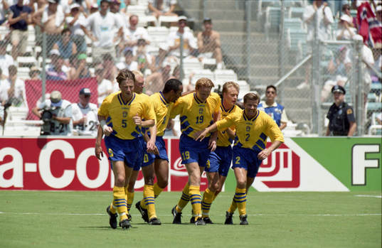 Jubel,  Roger Ljung, Klas Ingesson, Martin Dahlin, Kennet Andersson, Jonas Thern, Roland Nilsson, Sverige. 