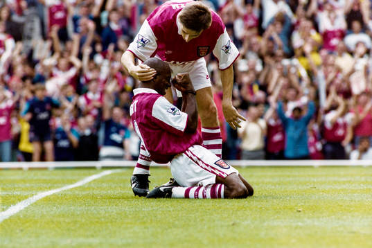  Alan Smith och Ian Wright, Arsenal jublar efter mål.
