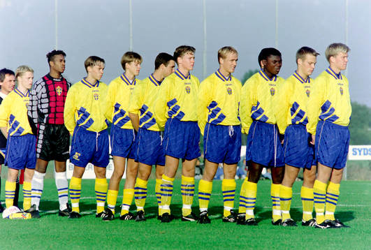 Den svenska startelvan innan matchstart. Eddie Gustafsson,