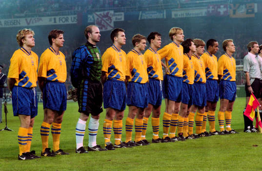  Sveriges startelva fr. v Tomas Brolin, Roland Nilsson, Thomas Ravelli, Patrik Andersson, Jesper Blomqvist, Joachim Björklund, Kennet Andersson, Pontus Kåmark, Stefan Schwarz, Martin Dahlin och Jonas Thern.