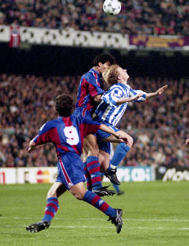  Stefan Pettersson, Göteborg. nickduell med Barcelona spelare.