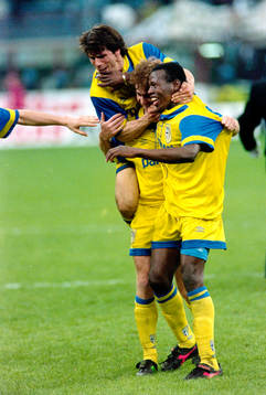  Gianfranco Zola och Faustino Asprilla, Parna jublar efter segern i finalen.