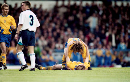  Henrik Larsson och Kennet Andersson jublar efter 3-2.