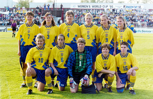 Sveriges startelva, bakre raden fr. v Lena Videkull, Åsa