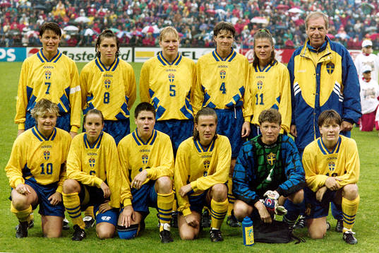 Sveriges startelva, bakre fr.v. Lena Videkull, Susanne