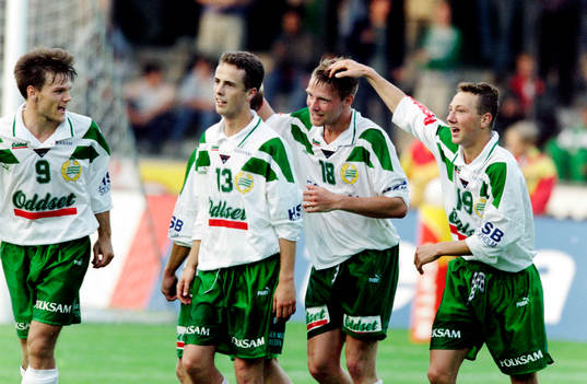  Mikael Hellström, Jens Gustafsson, Dan Sahlin och Niclas Bergh, Hammarby jublar efter mål.
