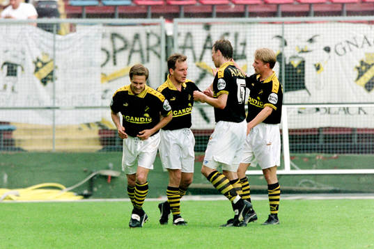  Marco Ciardi, AIK gratuleras efter sitt mål.