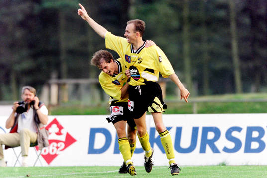  Magnus Arvidsson och Miguel Toré, Hässleholm jublar efter mål.