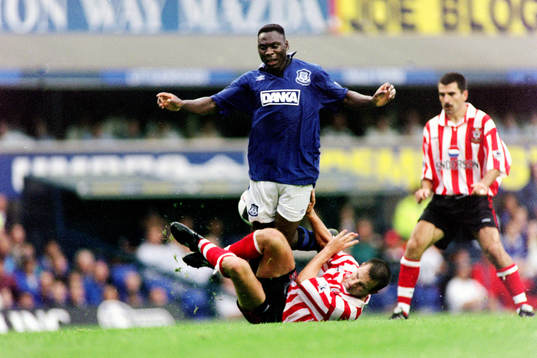  Daniel Amokachi, Everton stoppas.