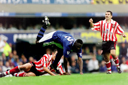  Daniel Amokachi, Everton stoppas.