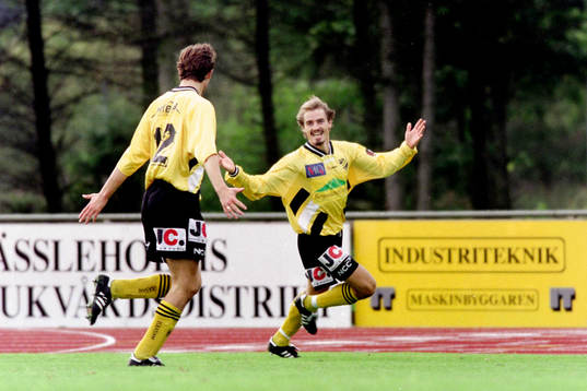  Magnus Arvidsson, Hässleholm jublar efter mål.