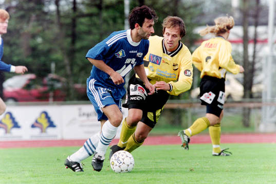  Dejan Prvulovic, Myresjö utmanas av hässleholms Christian Öhrn.