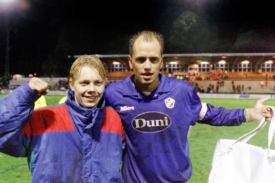  Halmstads målskyttar Robert Andersson och Tommy Andersson jublar efter segern.