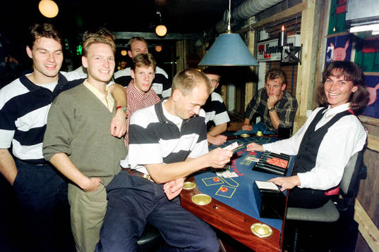  Tommy Andersson spelar Black Jack.