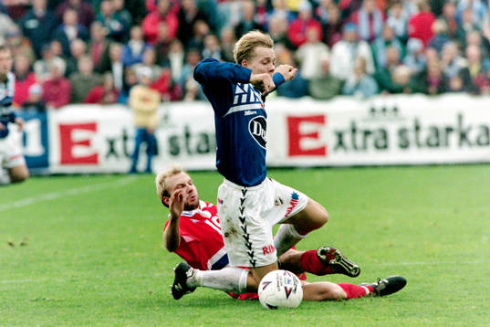 Håkan Mild, Göteborg glidtacklar halmstads Robert