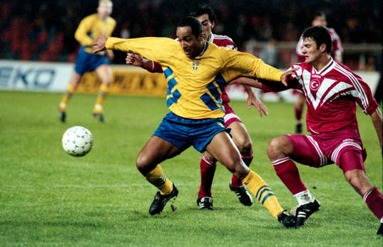 Martin Dahlin, Sverige håller undan två turkar