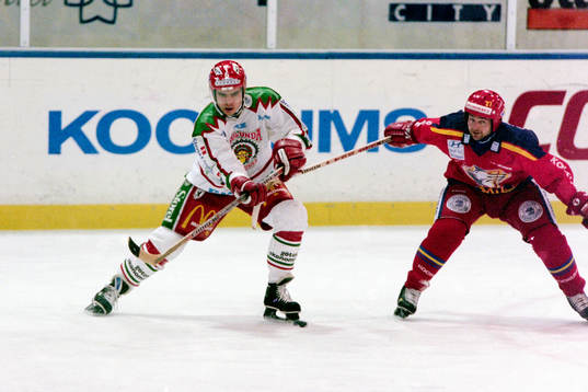 Peter Ström, Västra Frölunda uppvaktas av malmös Ilya